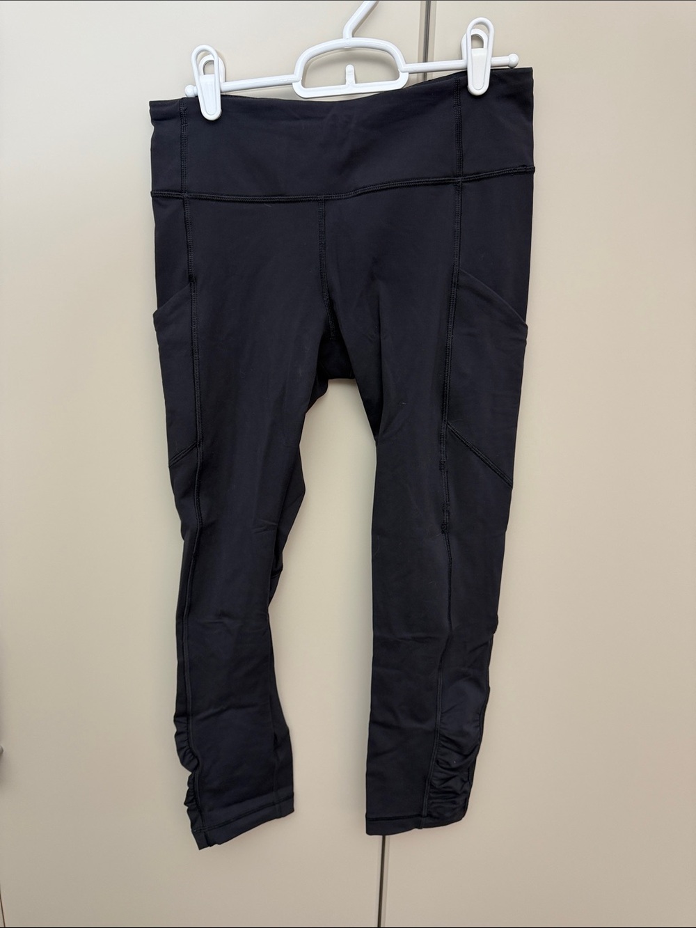 Lululemon Black Cropped Leggings with Side Pockets
